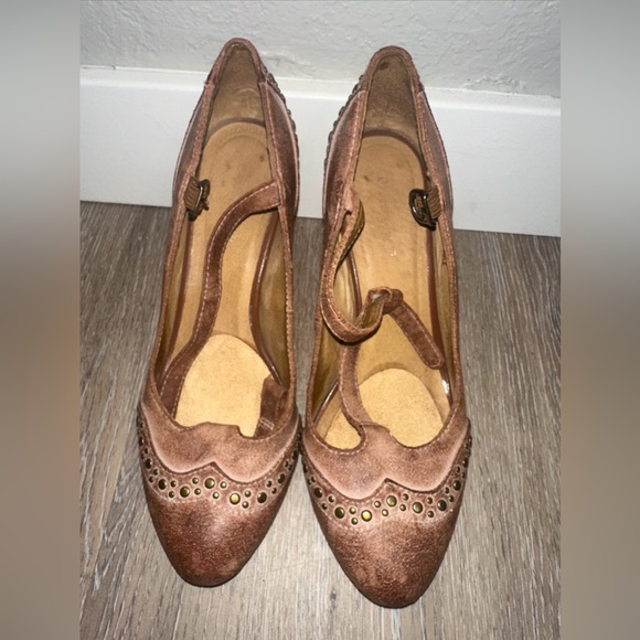 Chocolate Blu Slip On Closed Toe Buckle Block Size 8 Heels - Picture 1 of 15